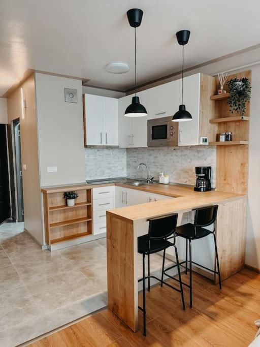 Agoll Victoria - Self Checkin Apartment Resita Ngoại thất bức ảnh
